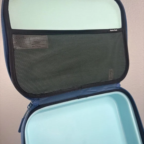 Hydro Flask Insulated Structured 5L Lunch Box - Picture 11 of 12